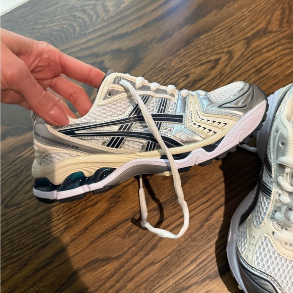 ASICS GEL-KAYANO 14 in silver - Picture 1 of 5